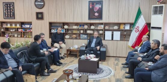 جلسه فرماندار دزفول با سرمایه‌گذاران چینی برای تکمیل خطوط تولید کولر