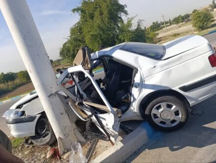 مرگ راننده پژو پارس در برخورد با تیر چراغ برق