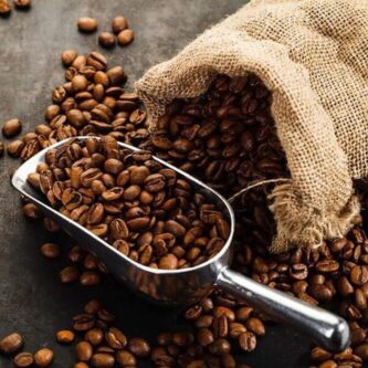 چه کسانی باید در مصرف قهوه احتیاط کنند؟