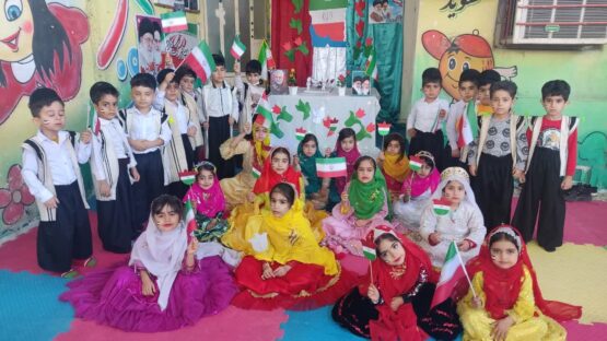 جشن  کودکانه پیروزی انقلاب+تصاویر