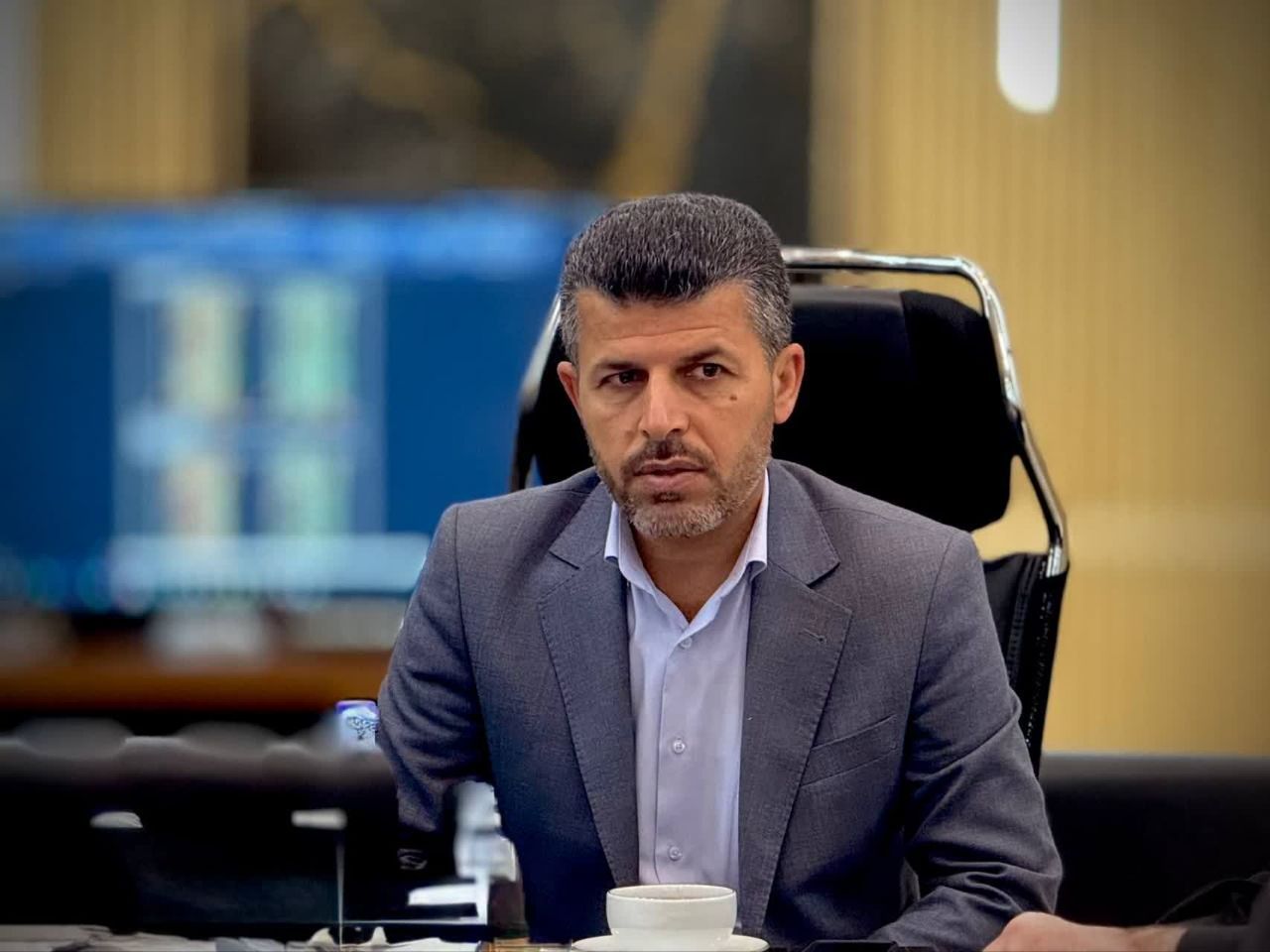 نقش اساسی نماینده دزفول در مخالفت مجلس در برابر انحلال سازمان امور عشایر.